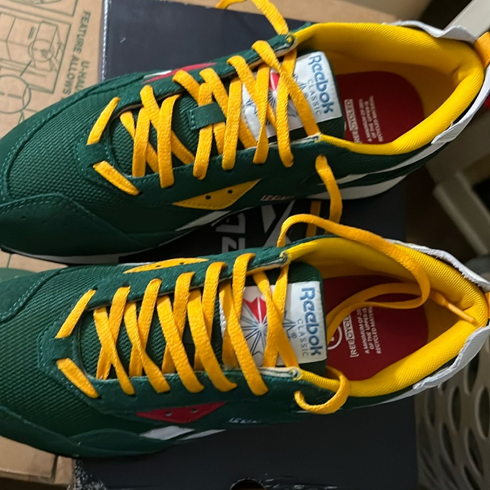 Reebok LX2200 Unisex Size 9